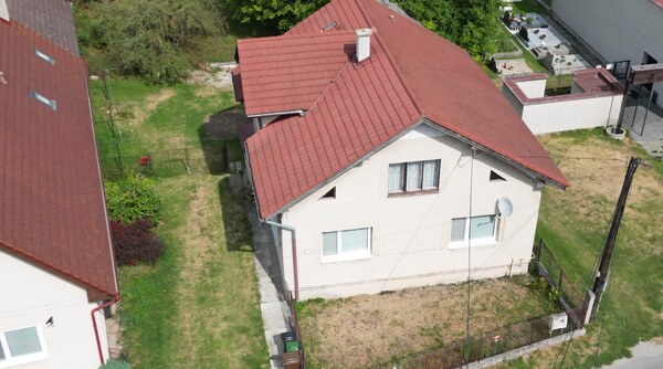 Predaj: Poschodový rodinný dom s veľkým pozemkom 900 m2 - BLATNICA