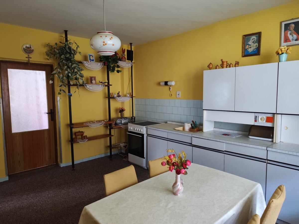 REZERVOVANÉ - Rodinný dom v zachovalom stave- Lysá pod Makytou — foto 16