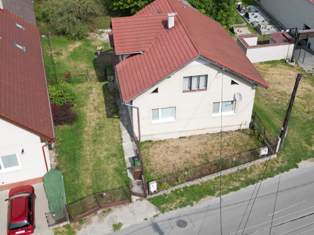 Predaj: Rodinný dom s veľkým pozemkom 900 m2 — foto 2