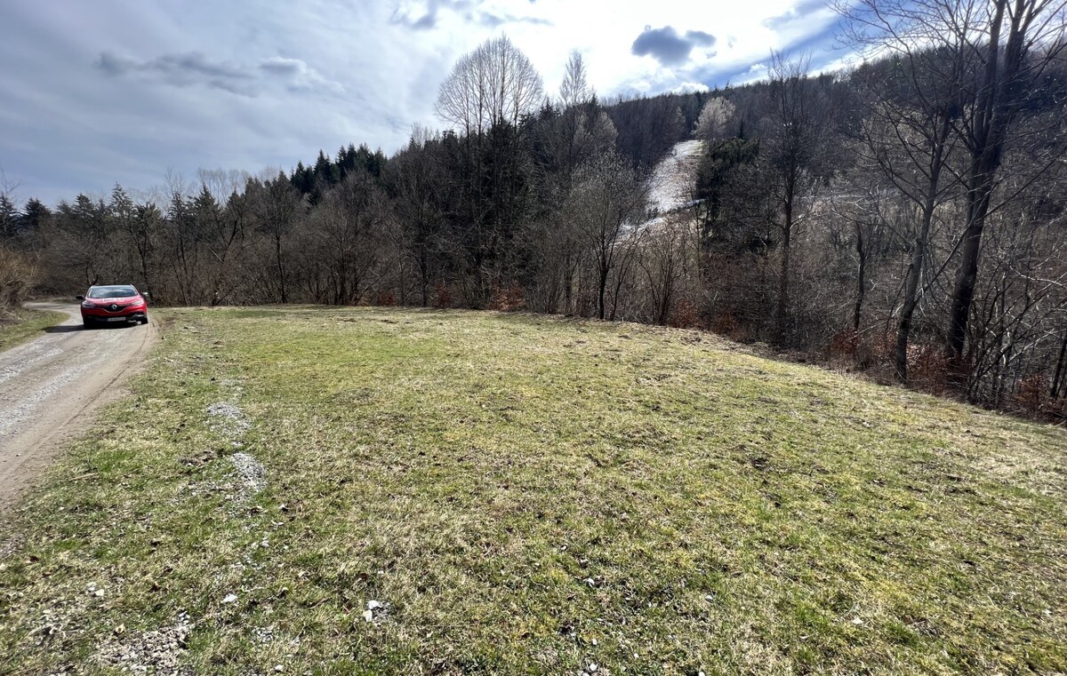 Rozľahlý rekreačný pozemok v tichom prostredí Javorníkov- 3.026 m2