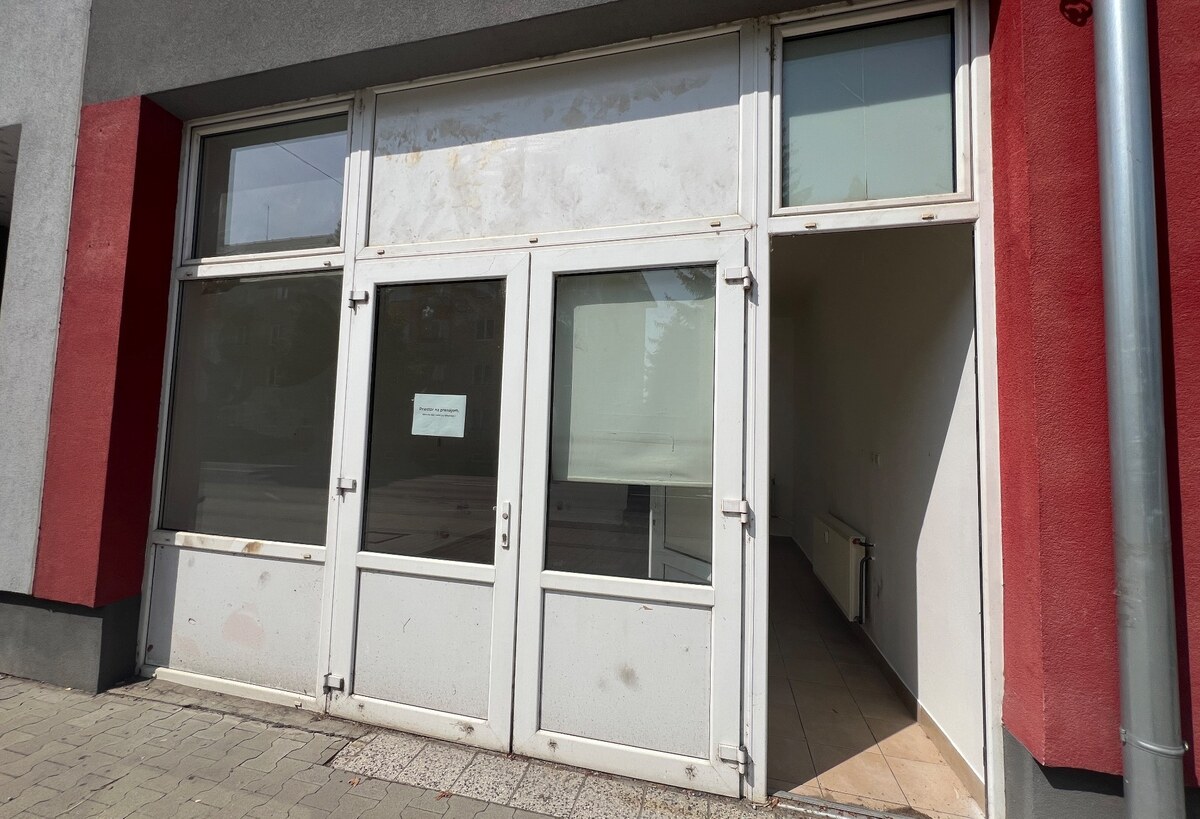 NA PRENÁJOM: obchodných priestorov v centre mesta Púchov- 1. mája