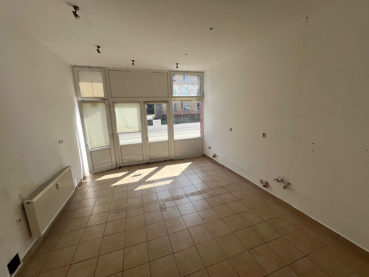 NA PRENÁJOM: obchodných priestorov v centre mesta Púchov- 1. mája — foto 3
