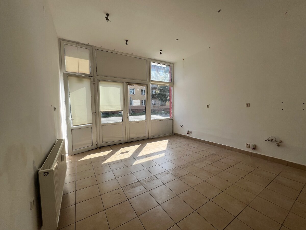 NA PRENÁJOM: obchodných priestorov v centre mesta Púchov- 1. mája — foto 8