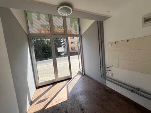 NA PRENÁJOM: obchodných priestorov v centre mesta Púchov- 1. mája — foto 10