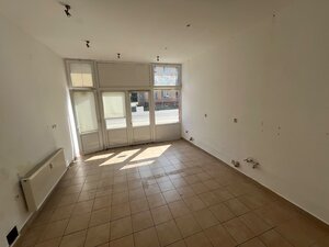 NA PRENÁJOM: obchodných priestorov v centre mesta Púchov- 1. mája — foto 3
