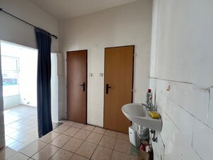 NA PRENÁJOM: obchodných priestorov v centre mesta Púchov- 1. mája — foto 6