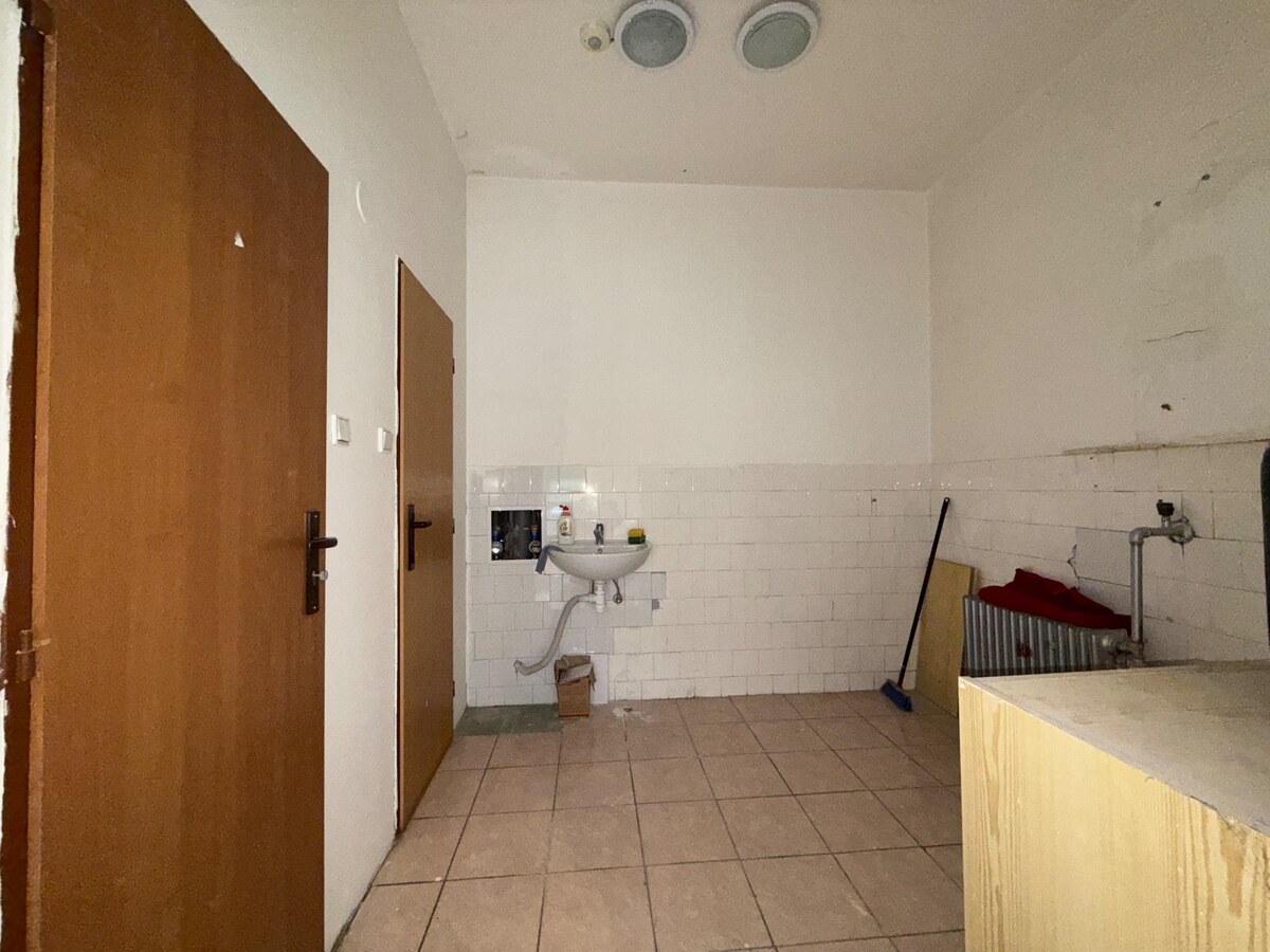 Na predaj obchodný priestor 38m2 v centre mesta Púchov- 1. mája — foto 10