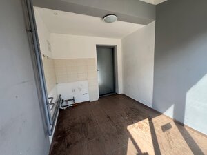 Na predaj obchodný priestor 38m2 v centre mesta Púchov- 1. mája — foto 4