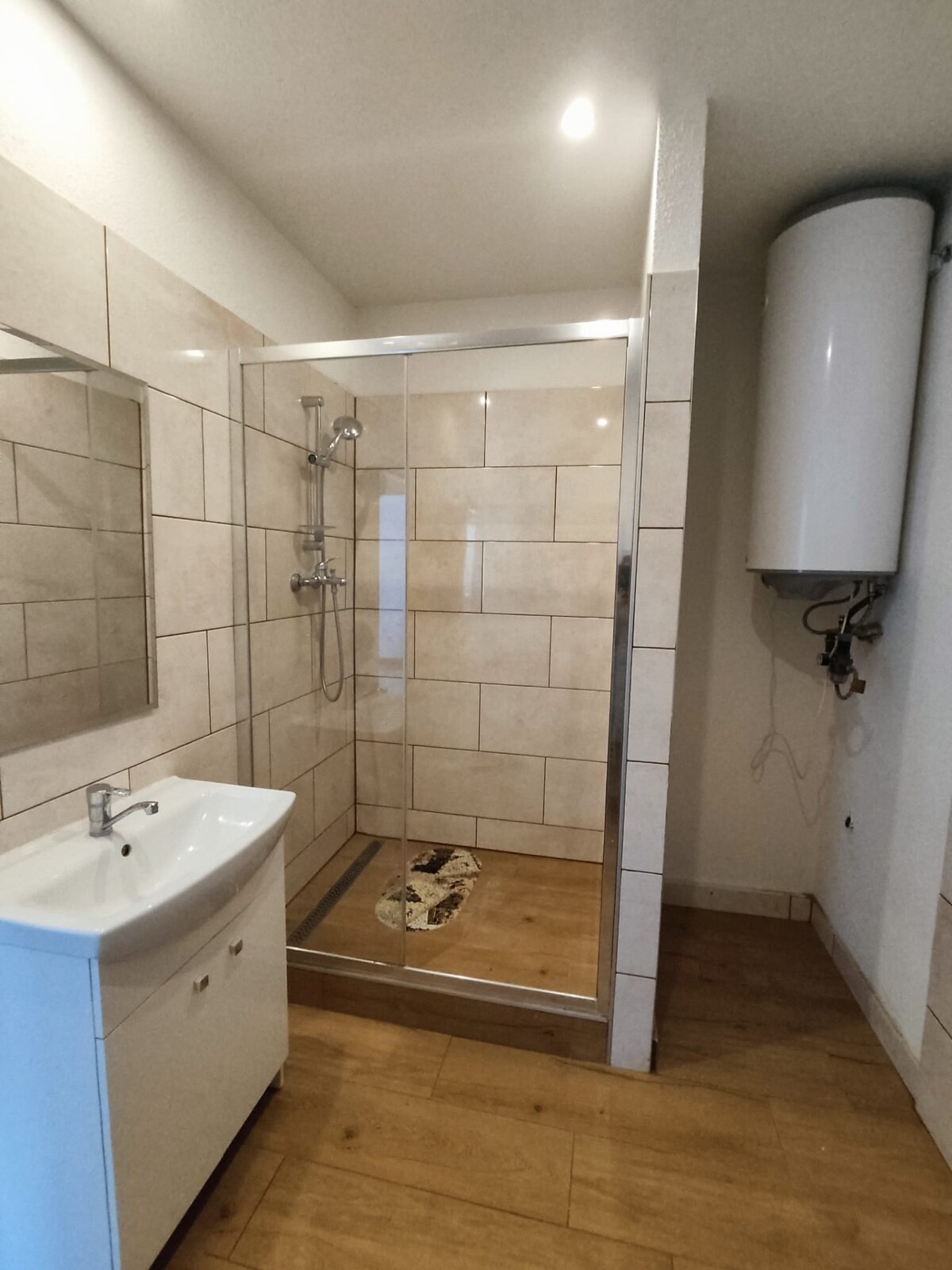 NA PREDAJ: Veľký dom - 3 byty, pivnica, dielňa, sklad, pozemok — foto 16