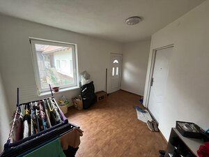NA PREDAJ: Veľký dom - 3 byty, pivnica, dielňa, sklad, pozemok — foto 12