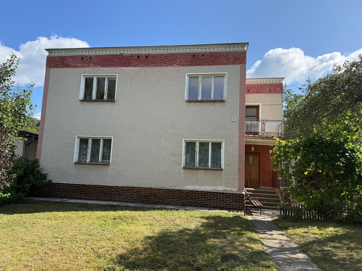 Priestranný dvojpodlažný rodinný dom v tichej lokalite- Orlové — foto 22
