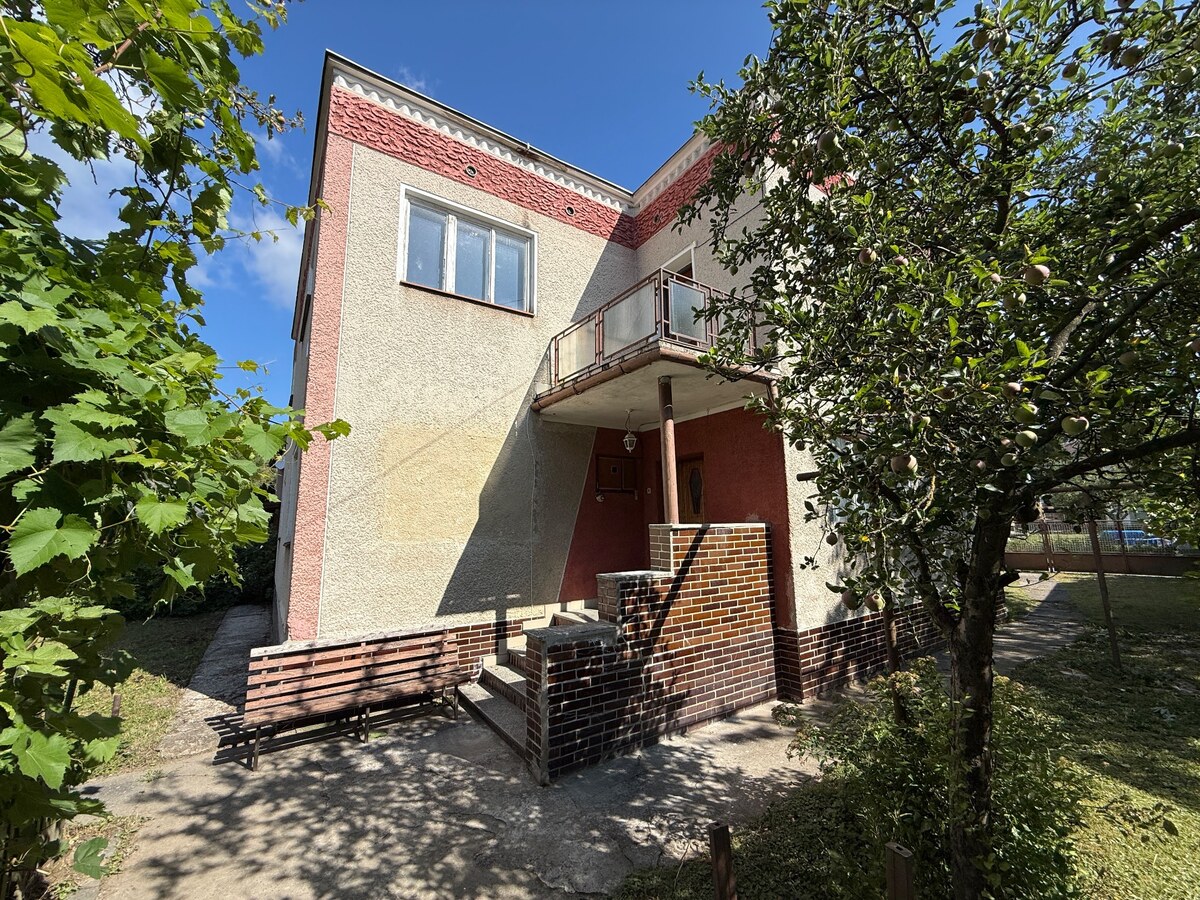 Priestranný dvojpodlažný rodinný dom v tichej lokalite- Orlové — foto 24