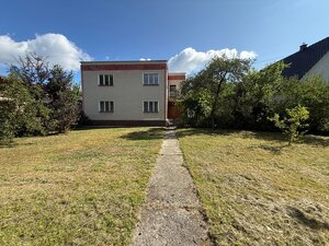 Priestranný dvojpodlažný rodinný dom v tichej lokalite- Orlové — foto 2