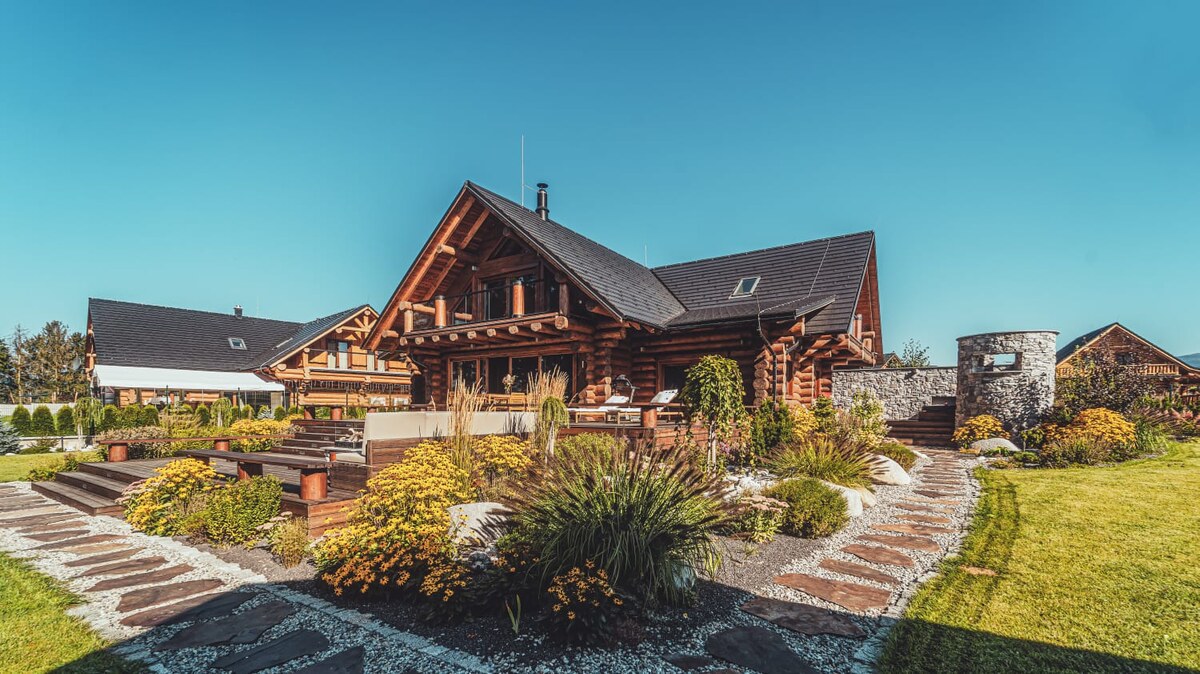 EXKLUZÍVNY ZRUB PRI LIPTOVSKEJ MARE – SÚKROMNÝ WELLNESS RETREAT