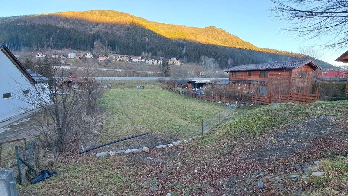PREDAJ: Stavebný pozemok 947m2, Ružomberok - Černová — foto 3