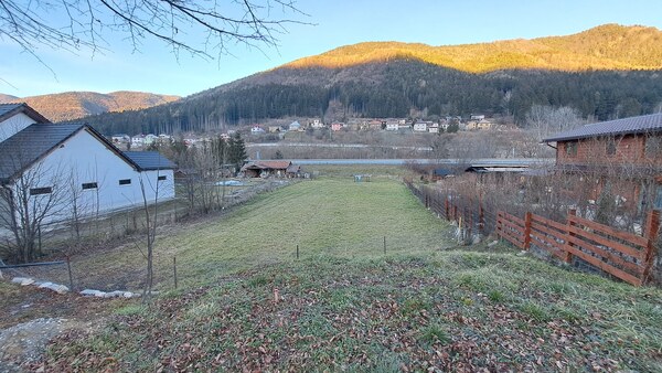 PREDAJ: Stavebný pozemok 947m2, Ružomberok - Černová