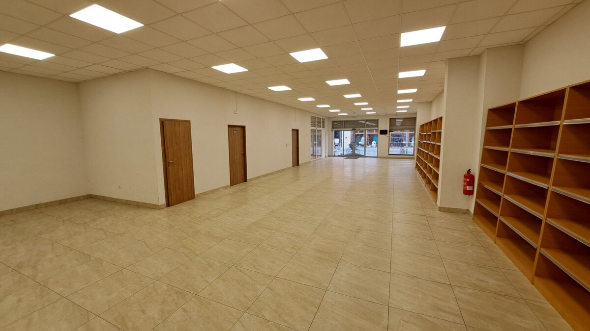 PRENÁJOM: Obchodný priestor 158m2 - Mostová ulica, Ružomberok — foto 3
