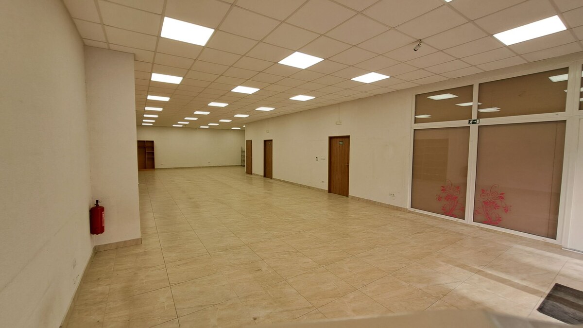 PRENÁJOM: Obchodný priestor 158m2 - Mostová ulica, Ružomberok — foto 4
