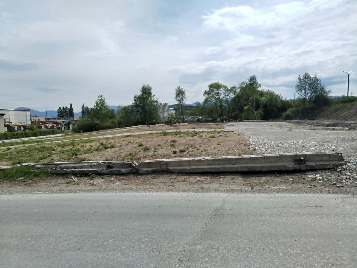 Stavebný pozemok (75m x 55m) - 4399 m2 v Košútoch — foto 3