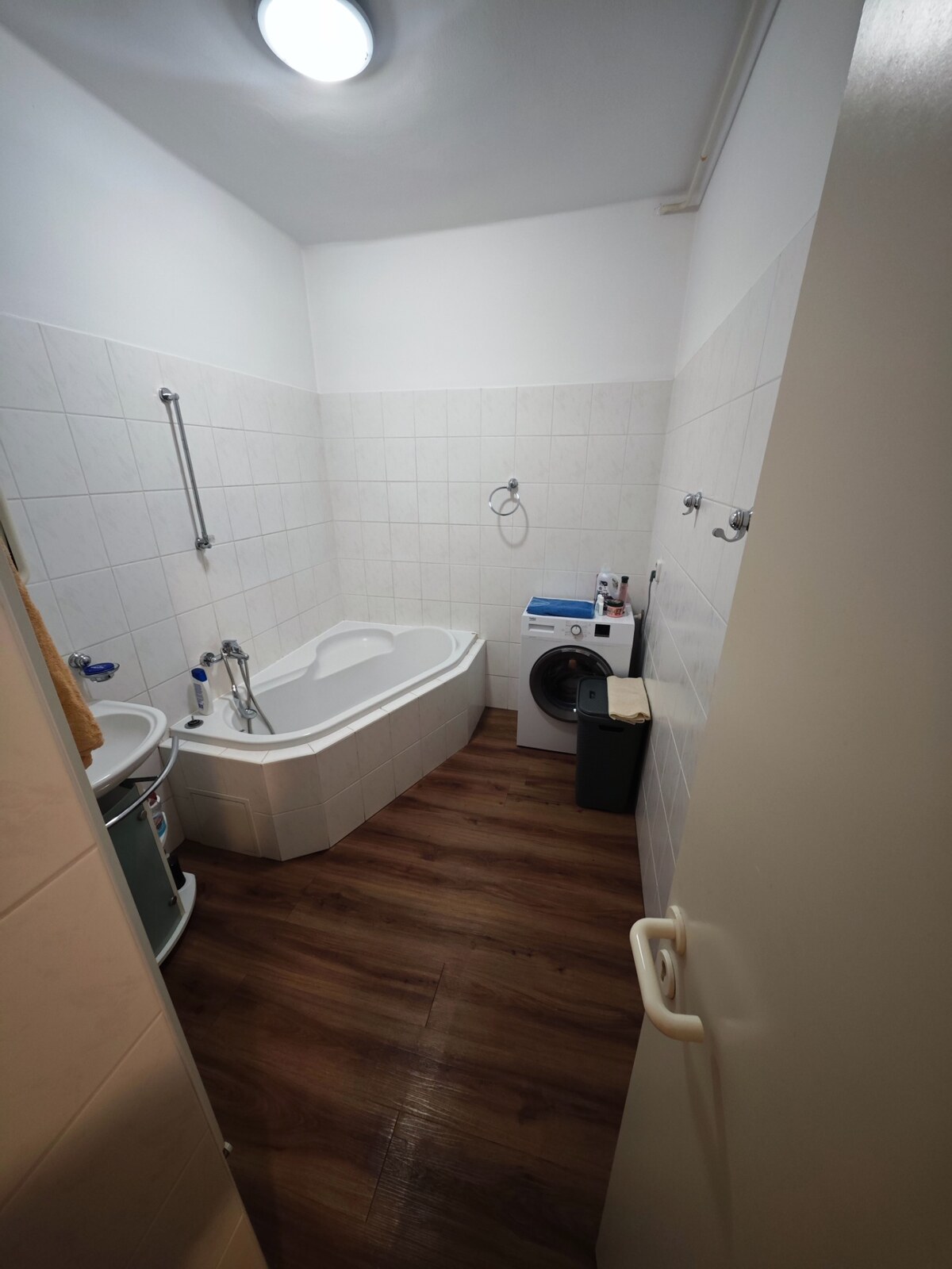 Prenájom: 2 izbový byt centrum Národná ul. 64m2 — foto 4