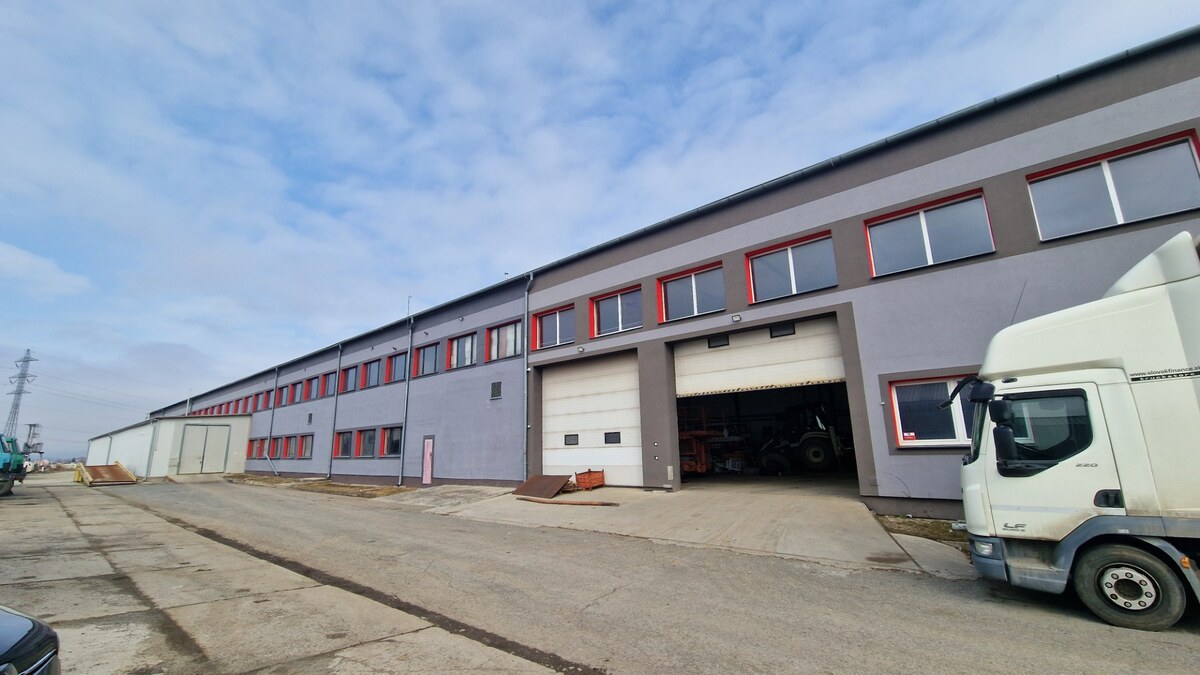 Prenájom HALA - SKLADOVÉ PRIESTORY - POPRAD od 2500 m2 - 5000 m2 — foto 14