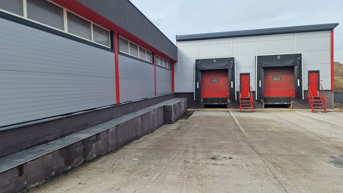 Prenájom HALA - SKLADOVÉ PRIESTORY - POPRAD od 2500 m2 - 5000 m2 — foto 2