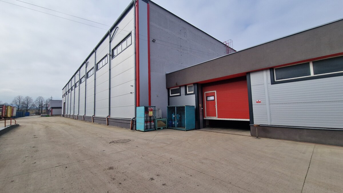 Prenájom HALA - SKLADOVÉ PRIESTORY - POPRAD od 2500 m2 - 5000 m2 — foto 4