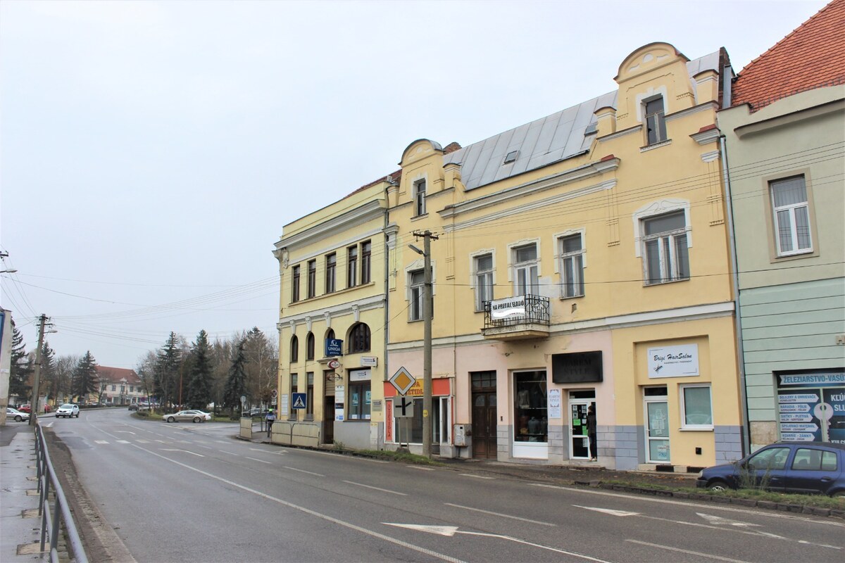 HISTORICKÁ BUDOVA / DOM - OBCHODY a BYTY v centre mesta Šahy — foto 4