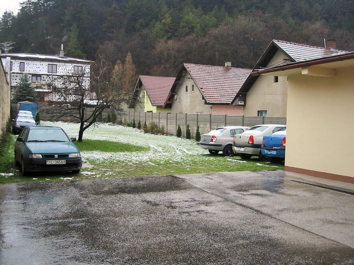 IBA U NÁS! Ubytovňa s veľkým pozemkom, Gen. M. R. Štefánika, Trenčín — foto 5