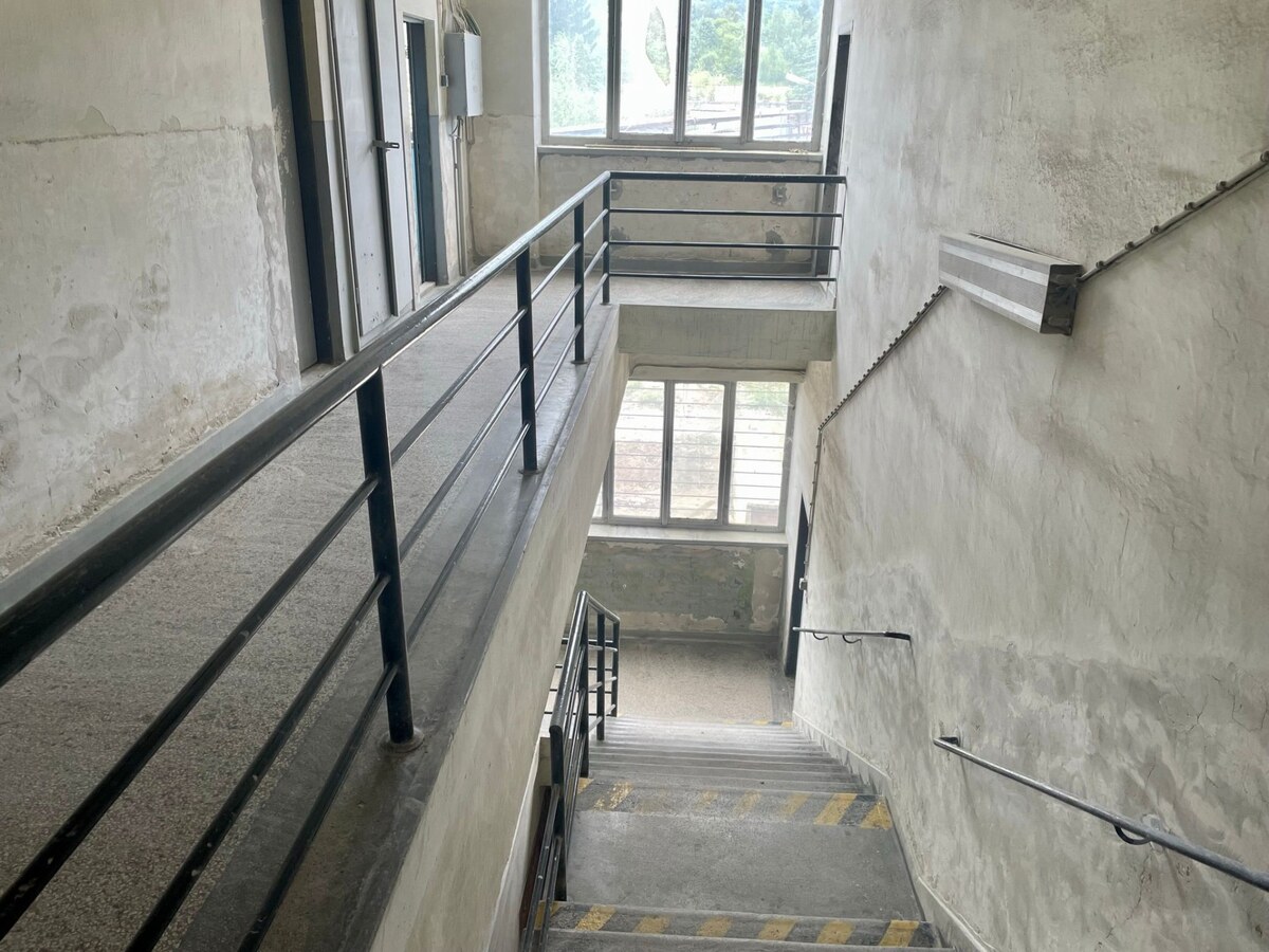 EXKLUZÍVNE: Priemyselná hala s kanceláriami v ZŤSke + parkovisko, MT — foto 2