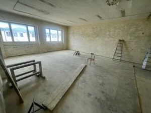 EXKLUZÍVNE: Priemyselná hala s kanceláriami v ZŤSke + parkovisko, MT — foto 1