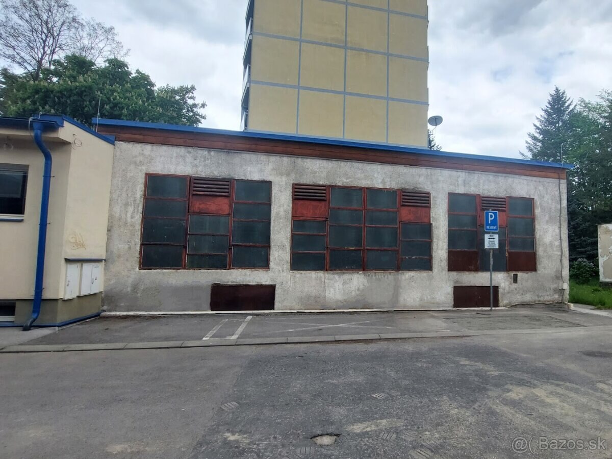 Na predaj: budovu/pozemok v centre, Námestie Slobody, B. Bystrica — foto 2