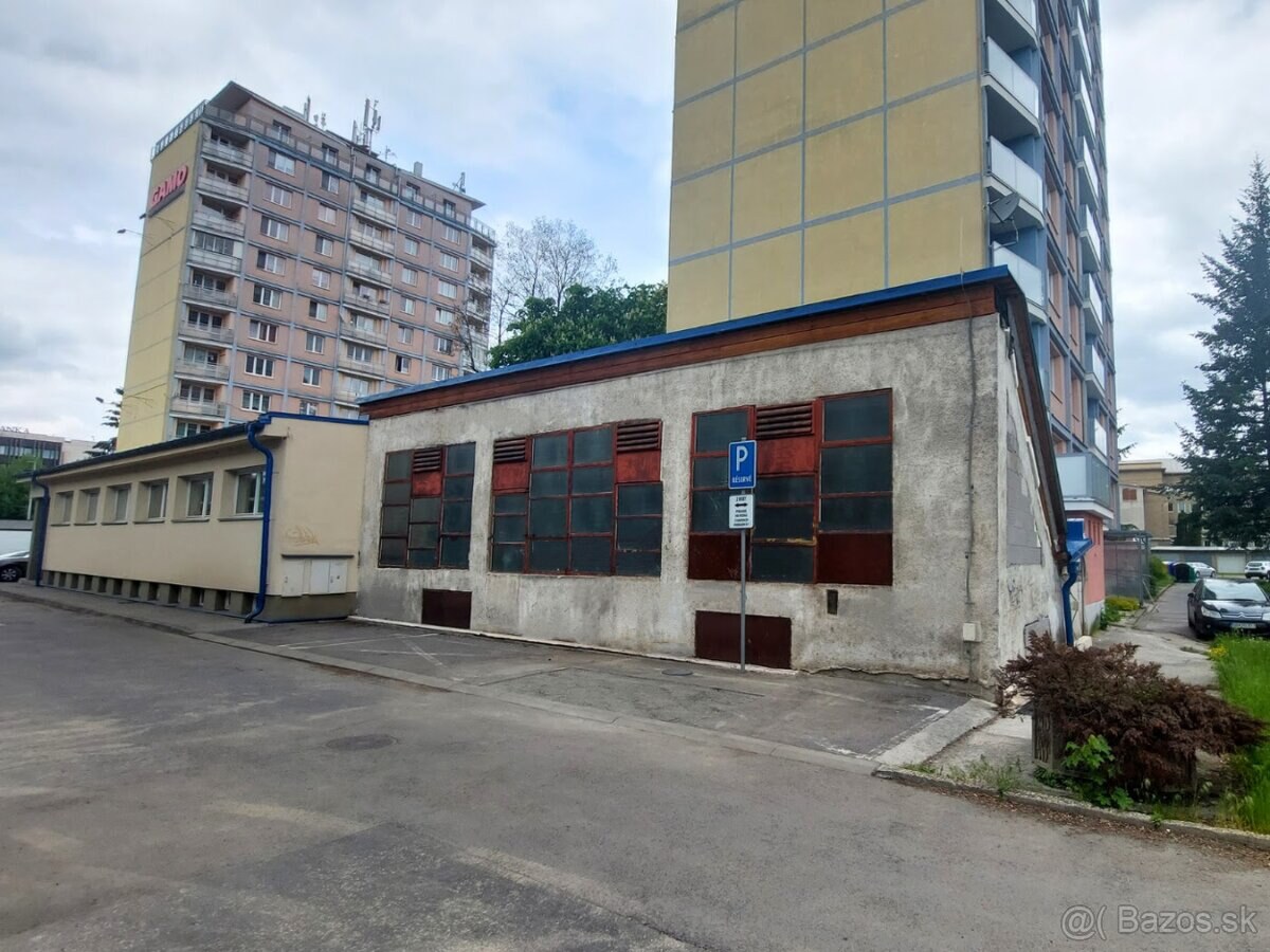 Na predaj: budovu/pozemok v centre, Námestie Slobody, B. Bystrica — foto 3