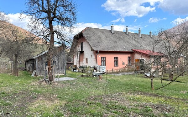 Na predaj RODINNÝ DOM v Kraľovanoch, 907 m2