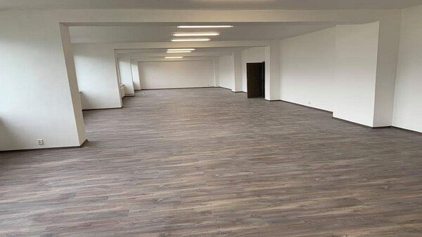 Prenájom: 2 sály (165m2 a 85m2) a šatňa (22m2), Martin - Sever