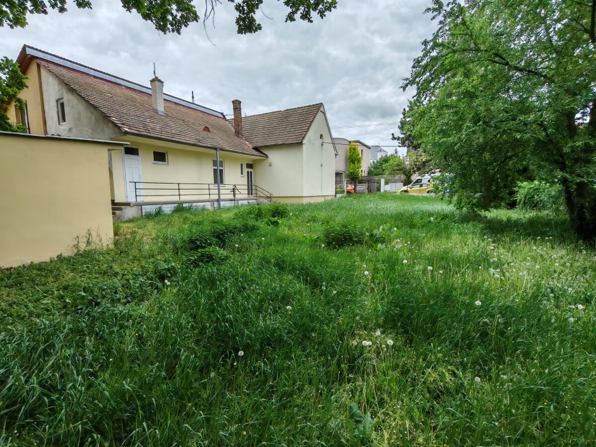 IBA U NÁS! Stavebný pozemok s domom v centre mesta, 745m2, Trenčín — foto 2