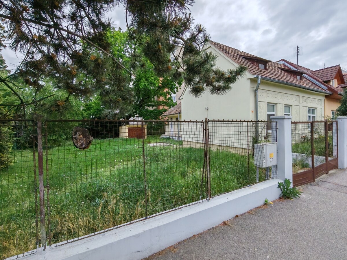IBA U NÁS! Stavebný pozemok s domom v centre mesta, 745m2, Trenčín — foto 5