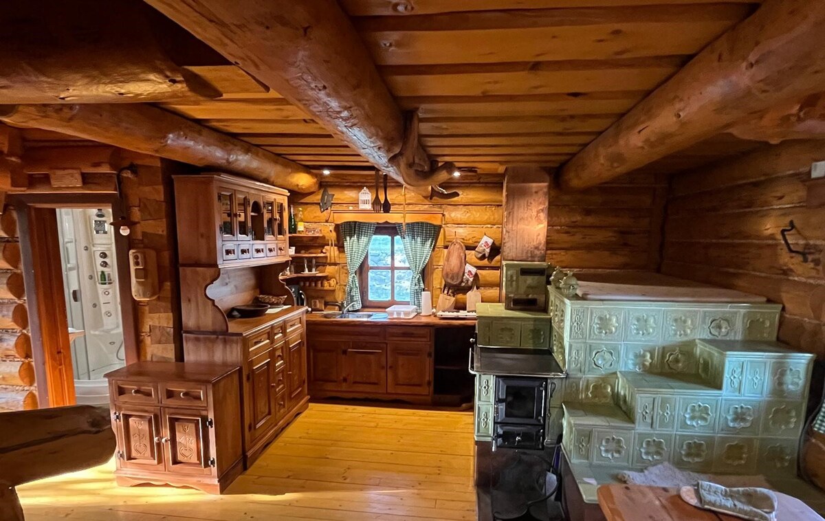 LUXUSNÝ 18 ročný ZRUB VENDELÍN na pozemku 3308 m2, NOVÁ BAŇA