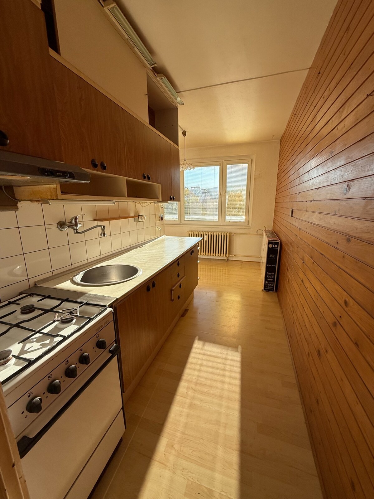 PREDAJ: 2,5 - izb. byt s loggiou 70 m2, ul. Slnečná, Fončorda - B. B. — foto 2