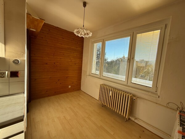 PREDAJ: 2,5 - izb. byt s loggiou 70 m2, ul. Slnečná, Fončorda - B. B.