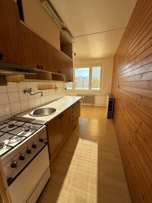 PREDAJ: 2,5 - izb. byt s loggiou 70 m2, ul. Slnečná, Fončorda - B. B. — foto 2