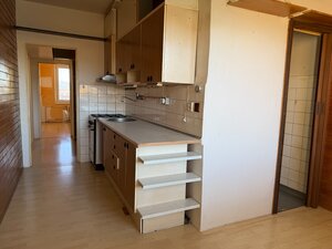 PREDAJ: 2,5 - izb. byt s loggiou 70 m2, ul. Slnečná, Fončorda - B. B. — foto 3