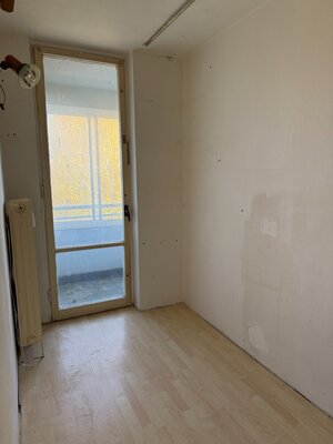 PREDAJ: 2,5 - izb. byt s loggiou 70 m2, ul. Slnečná, Fončorda - B. B. — foto 8