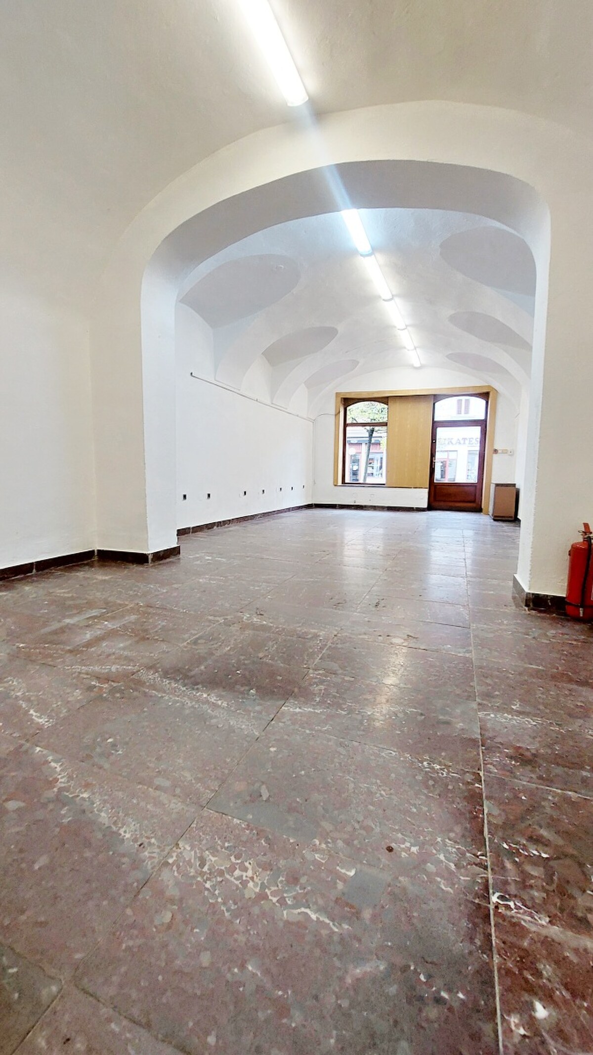 NA PRENÁJOM PRIESTORY NA HLAVNEJ ul. PREŠOV. — foto 6