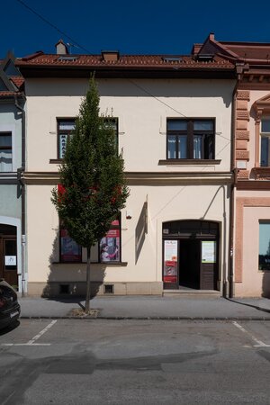 NA PREDAJ BUDOVA na ul. SLOVENSKÁ s prenajatými PRIESTORMI. — foto 3