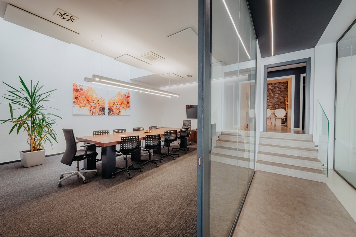 NA PRENÁJOM REPREZENTATÍVNE PRIESTORY 215,29 M2, STANICA – SOLIVARIA