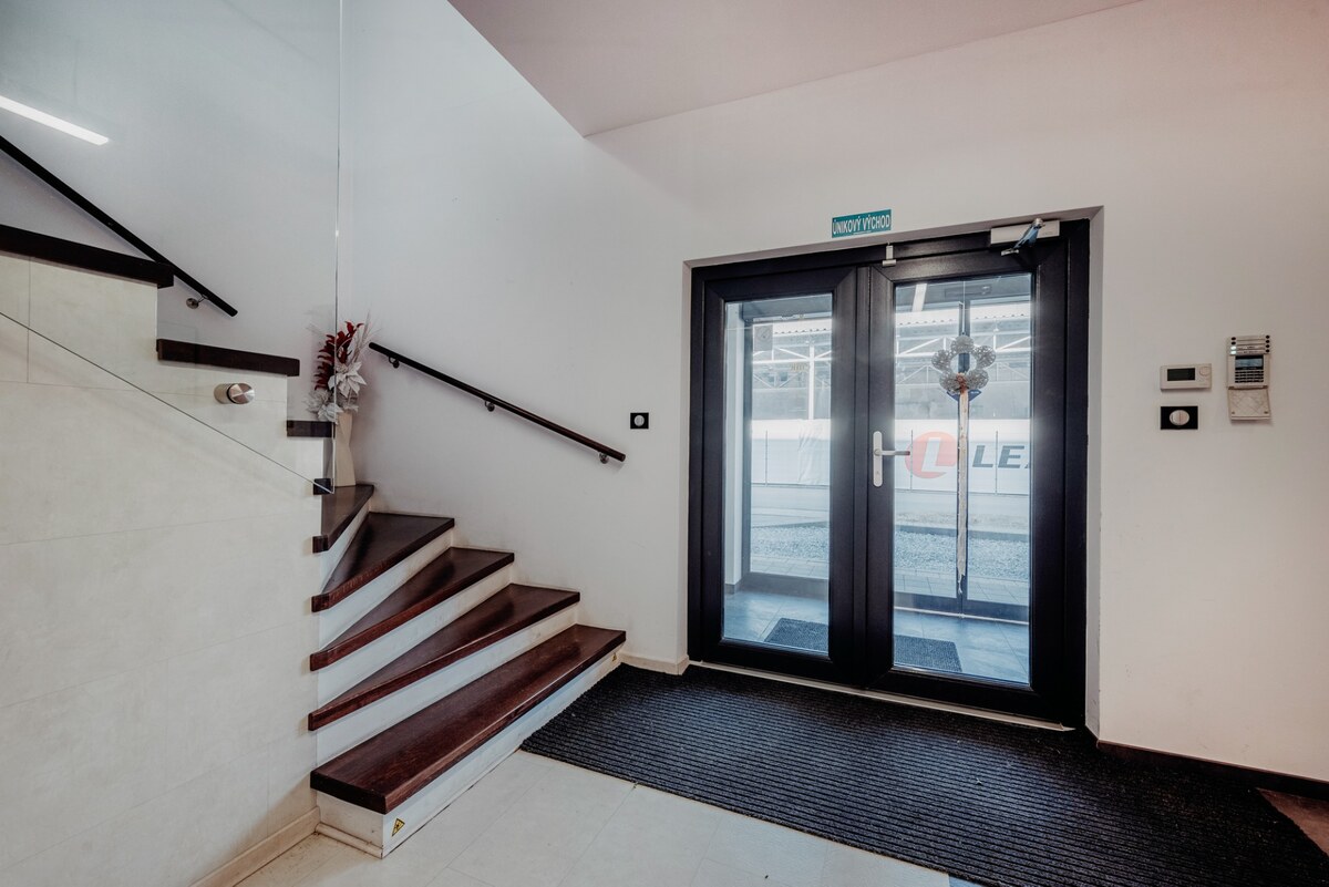 NA PRENÁJOM REPREZENTATÍVNE PRIESTORY 215,29 M2, STANICA – SOLIVARIA — foto 19