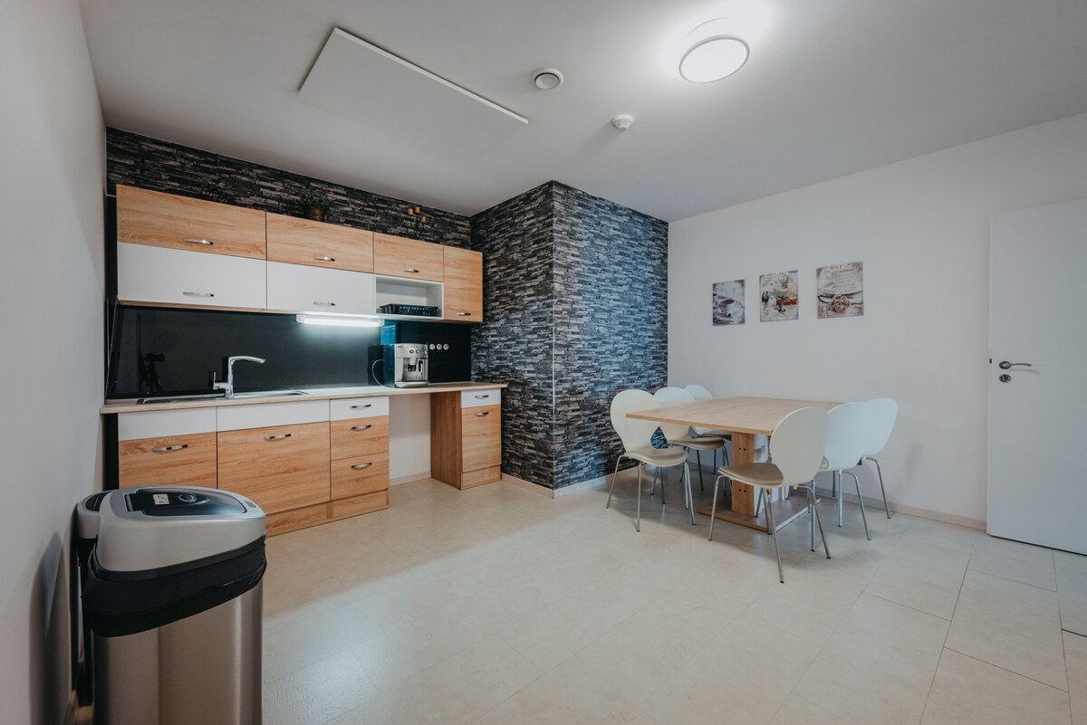 NA PRENÁJOM REPREZENTATÍVNE PRIESTORY 215,29 M2, STANICA – SOLIVARIA — foto 7