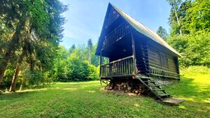 NA PREDAJ pekná CHATKA PRIAMO V LESE, ŠIBA, okr. Bardejov — foto 1