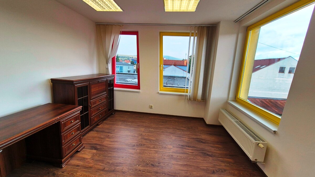 NA PREDAJ NEBYTOVÝ PRIESTOR, 105m2, CENTRUM; — foto 8